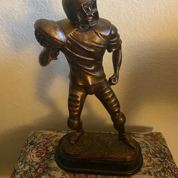 Bronze 17” Football Player Quarterback Decor Man Cave Sculpture On Textured Base - Picture 4 of 13